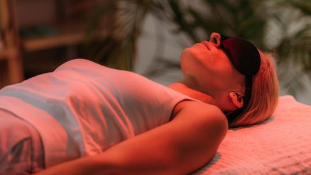 How Does Red Light Therapy Affect the Production of ATP In Hair Follicles?